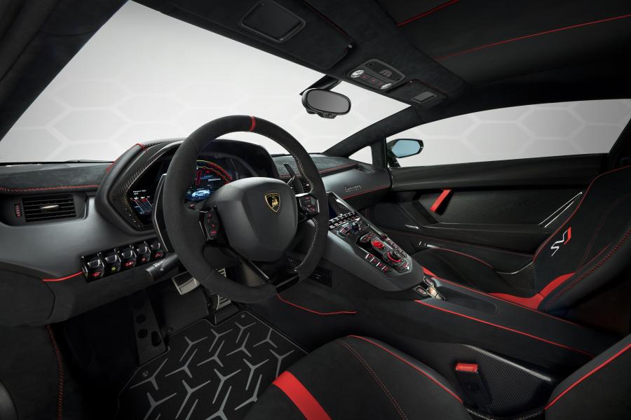 Интерьер Lamborghini Aventador SVJ 2018 года  (WW) (фото 10 из 53)